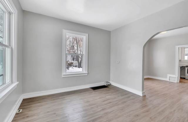 1918 Olive St Gallery 1