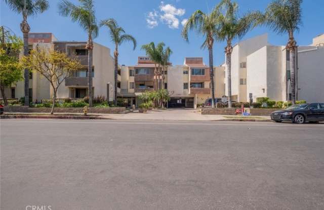 5325 Newcastle Avenue photos photos
