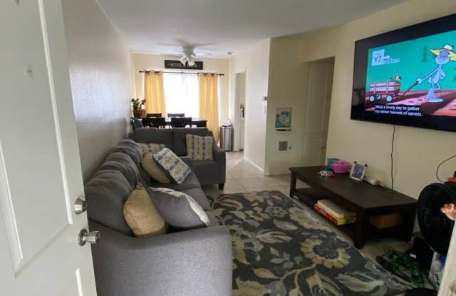 1BD/1BA Condo with Private Yard and W/D Hookups! Gallery 4