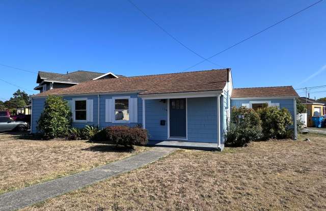 3/1 Standalone home in Central Eureka $2100/mo Gallery 1