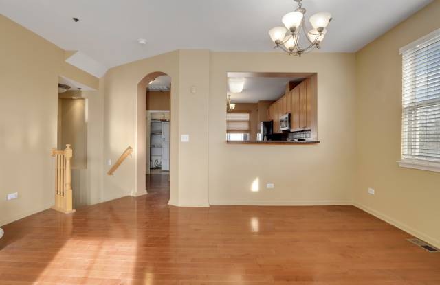 4744 N Lamon Avenue Gallery 4