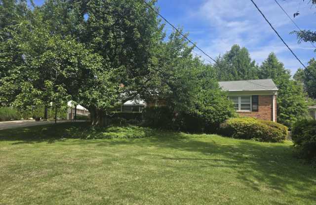 Spacious 4 Bedroom, 3 Bathroom Home in Close in Bethesda!! photos photos