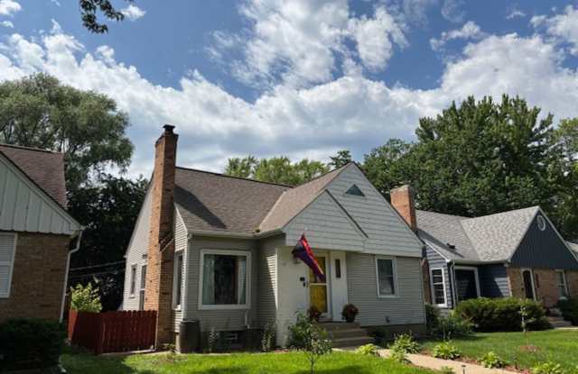 Charming 3 BR/3 BA 1.5 story Home in a Great Mpls Neighborhood! photos photos
