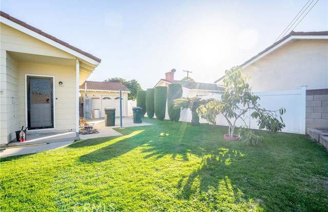 2031 Nutwood Avenue photos photos