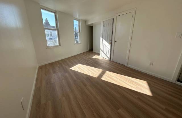 681 Rhinelander Ave Gallery 2