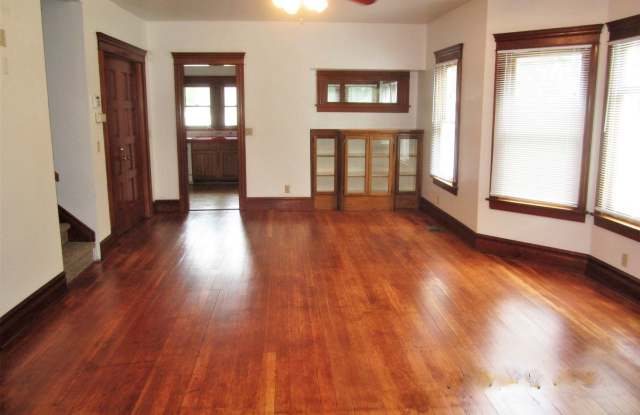 437 E. Maple Gallery 2