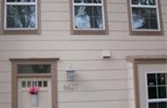 Beautiful Updated Two Story Townhouse In GREAT LOCATION photos photos