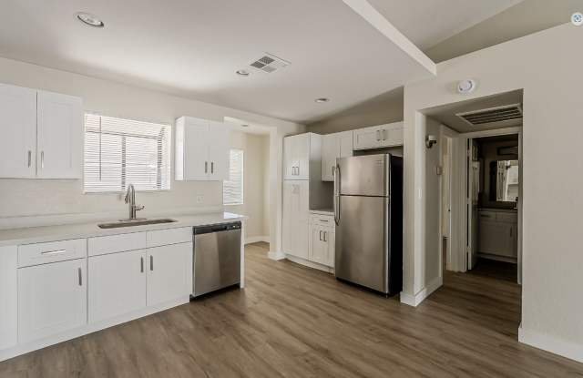 Clean! 3 bed 2 bath Town Home - Central PHX - Gated - Pool! photos photos
