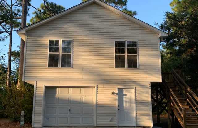 1 Bedroom House w/Garage & Storage on Wallington Road Available Now Gallery 3