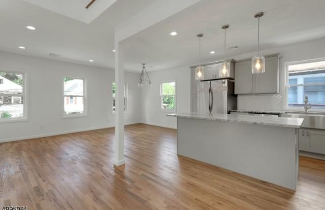 43 HOWE AVE Gallery 2