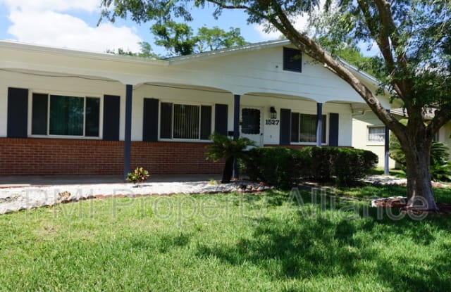 1527 Leeway Ave - 1527 Leeway Avenue, Fairview Shores, FL 32810