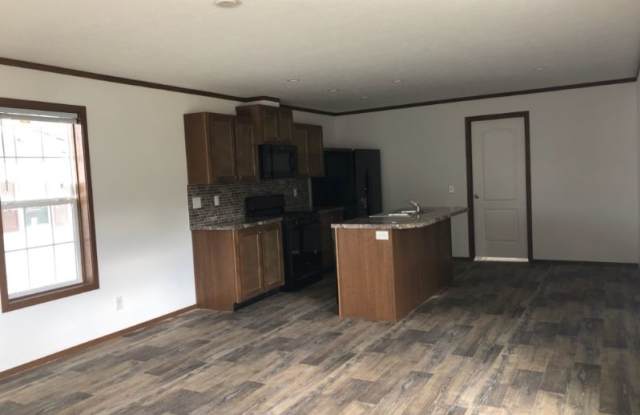 1221 W Plum Gallery 4