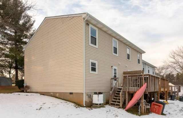 Charming Townhouse Near Campus Gallery 4