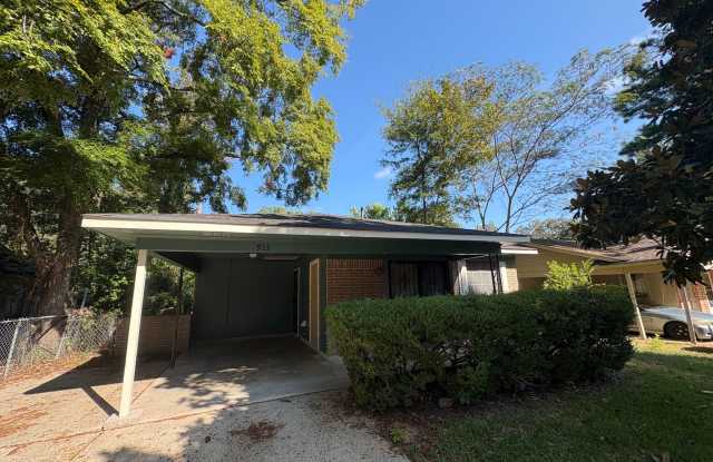 Beautiful 3 bedroom/1 bath home with Central Air & Heat! photos photos
