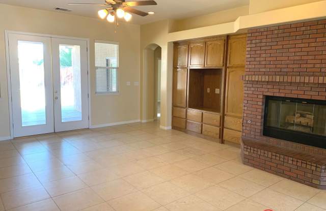 Stunning 4BD/3BA Home in Bakersfield's Desirable 93313 — Fully Loaded, Landscaping Included! Gallery 3