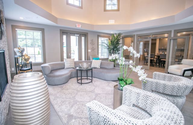 The Carlyle at Perimeter Apartments Gallery 3