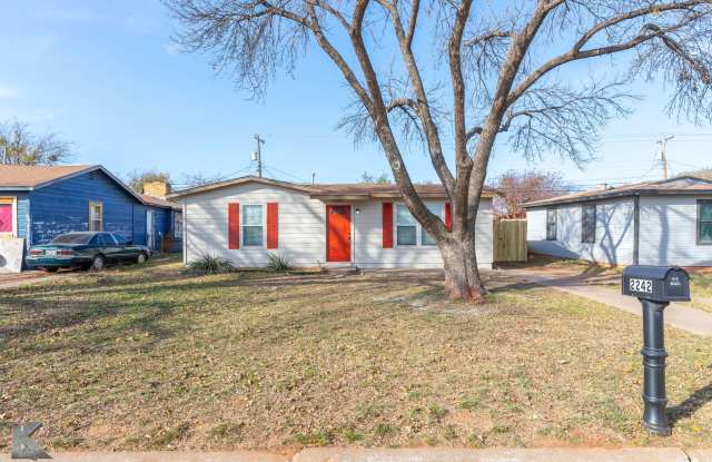 2 bedroom/1 bath NEWLY UPDATED! - 2242 Fannin Street, Abilene, TX 79603