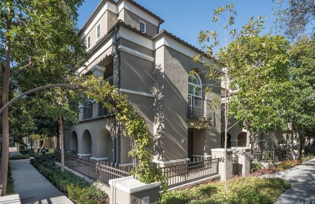 10 Via Amanti - 10 Via Amanti, Newport Beach, CA 92657