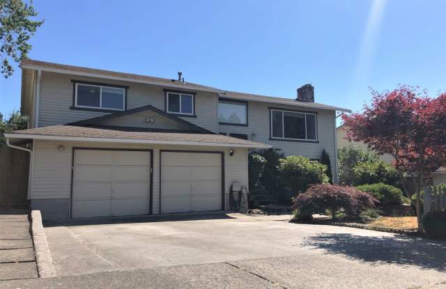 Fantastic Kirkland Home Available with Large Yard  Additional Kitchenette! - 12639 Northeast 133rd Place, Kirkland, WA 98034