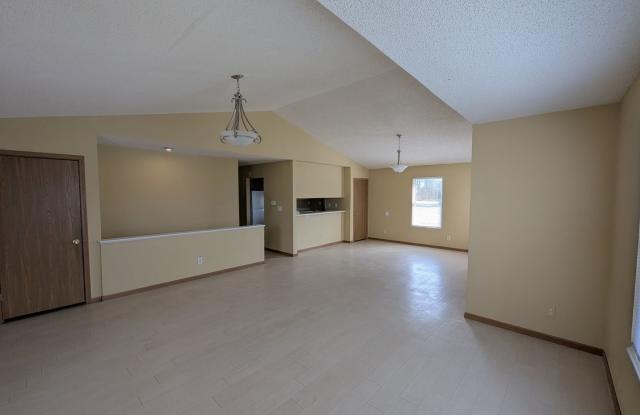 Massive Space, Massive Storage, and a Backyard to Match photos photos