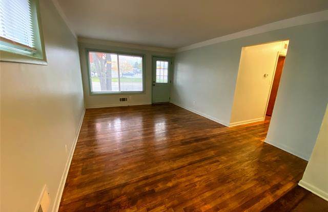 1846 GREENFIELD Road Gallery 4