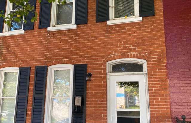 Lovely Four Bedroom House in Lancaster City with Fenced in Backyard photos photos