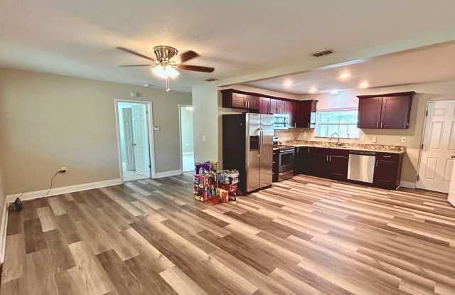 NEWLY RENOVATED CANAL-FRONT HOME ON DOUBLE LOT WITH BOAT LIFTS & MANGO TREES! Gallery 3