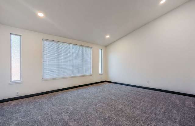 19817 51st DR NE # 1/2 Gallery 4