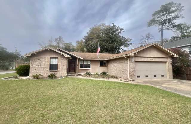 520 Maple Avenue - 520 Maple Avenue, Niceville, FL 32578