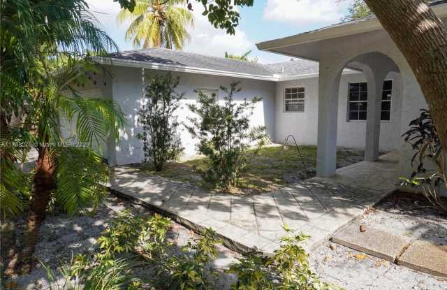 1735 SW 25th Ave photos photos
