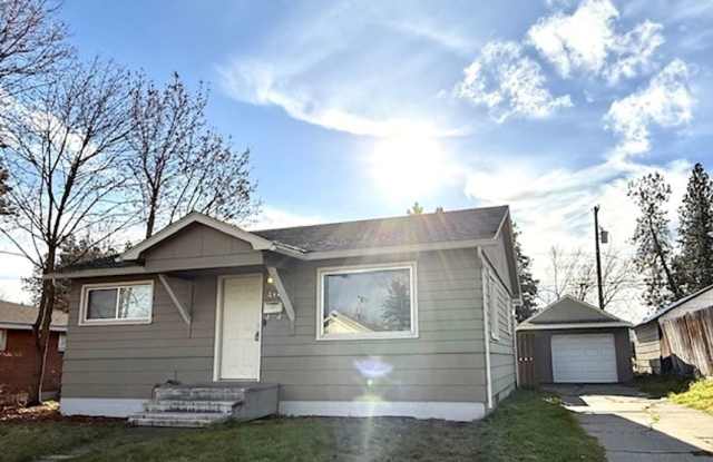 3 Bedroom Hardwood Floor House - 618 East Hoffman Avenue, Spokane, WA 99207