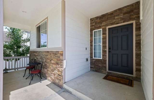 Beautiful, light-filled home for rent in sought-after Heron Pointe in Berthoud, CO Gallery 3