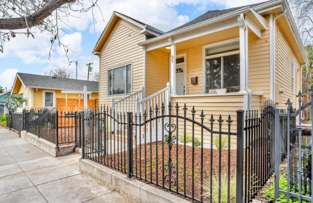 Downtown San Jose- beautifully renovated 3 bed/2 bath house with central heating and A/C photos photos