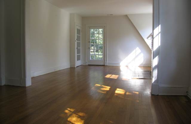 411 E LAKE AVENUE Gallery 3