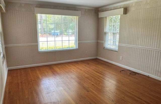 5201 Habersham Street Gallery 4