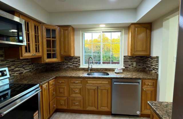 9 GRAVENHURST Court Gallery 2