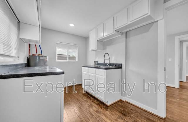 546 55th St photos photos