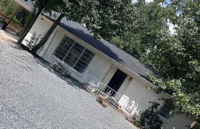 Room in 2 Bedroom Home in Gastonia Gallery 1