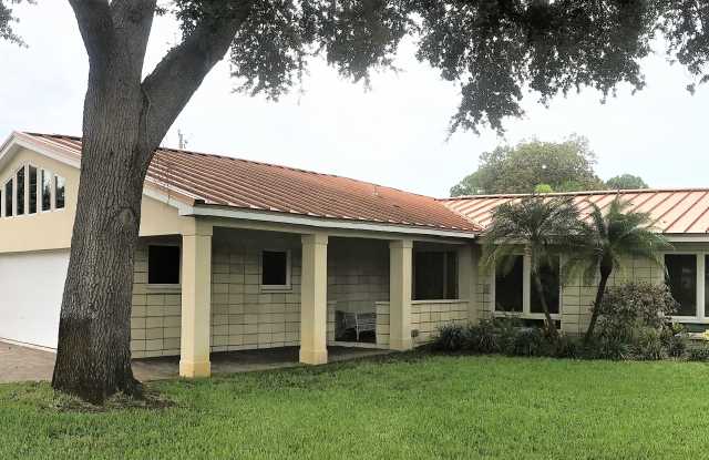 901 Riviera St Gallery 2