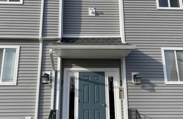 108 Seaside Avenue Gallery 1