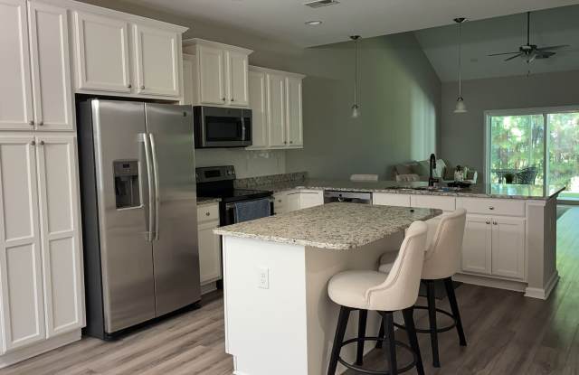 Large 3BR, 2BA Townhome in Windsor Plantation Gallery 3