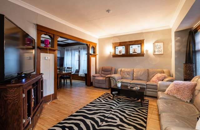 Oakland Lower 1/2 block to UWM photos photos