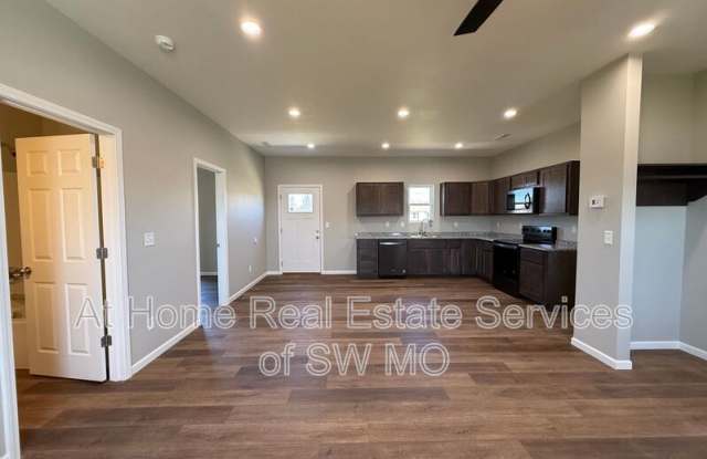 199 W. Oaklawn St. Gallery 3