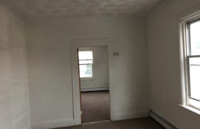 635 Fall River Avenue - 635 Fall River Avenue, Bristol County, MA 02771