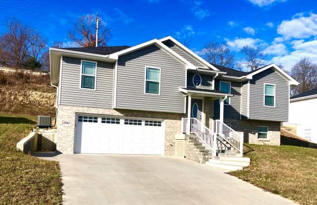 Beautiful 3 Bed, 3 Bath Home in Covington Gardens - 2062 Hastings Road, Jefferson City, MO 65109