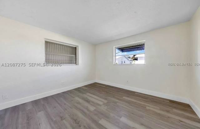 2550 NW 2nd Dr Gallery 3