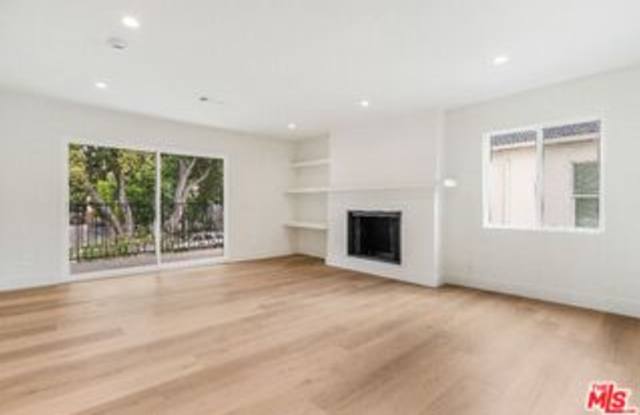 7968 Norton Avenue Gallery 2
