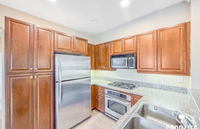 Bright 2BD/2BA Condo in Sabre Springs with Covered Balcony, In-Unit Laundry & Garage photos photos