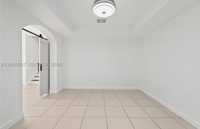 22963 SW 113th Psge Gallery 4