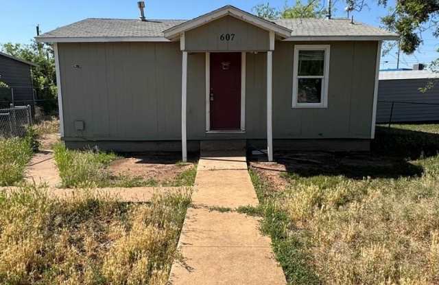 607 E 38th St photos photos